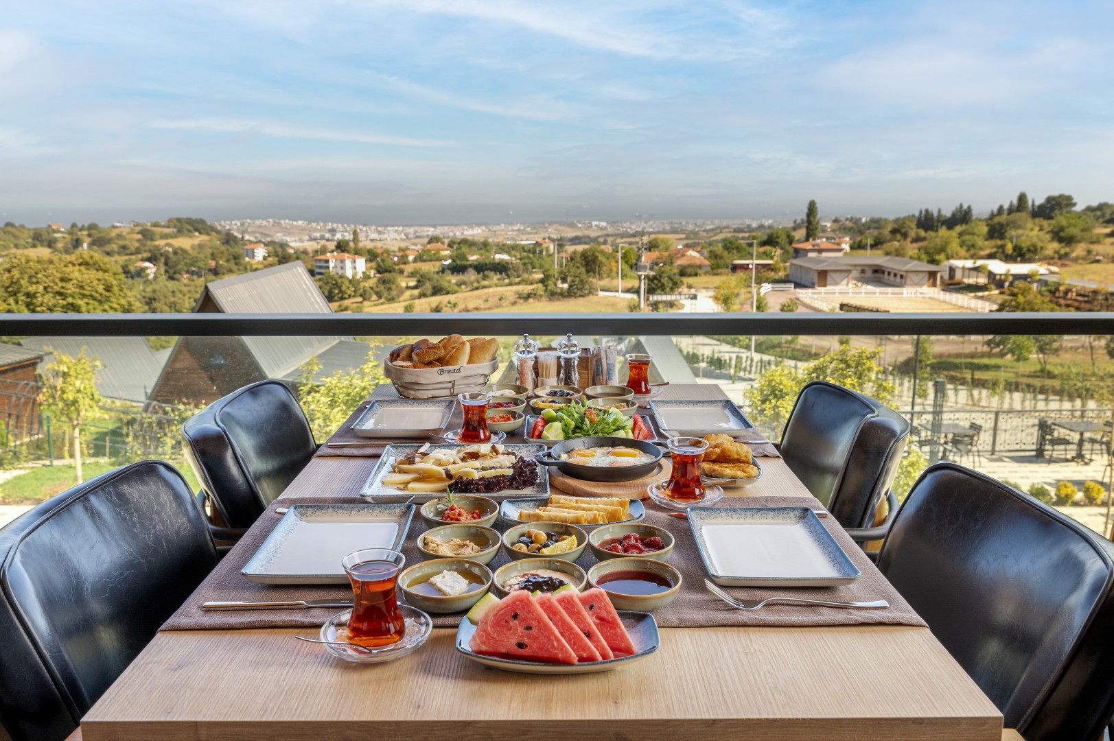 Doğa manzaralı cafe ve restaurant
